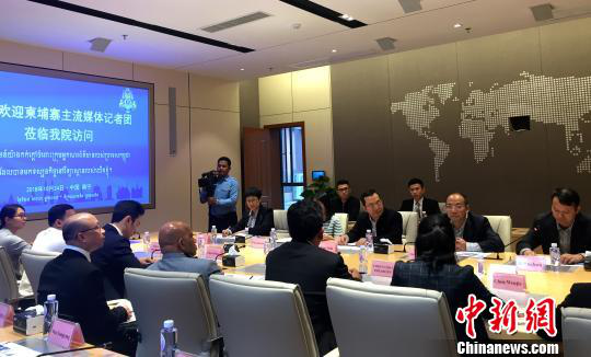 柬埔寨主流媒體采訪(fǎng)團在廣西大學(xué)與師生交流。