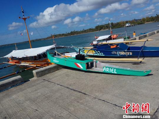 圖為被救助的菲律賓漁民的漁船。 中交公路規劃設計院有限公司 攝